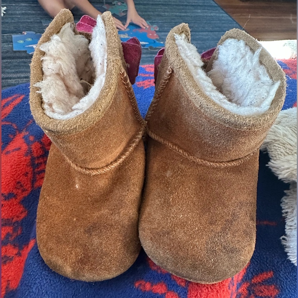 Baby Bailey bow uggs